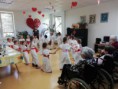 /album/a24-5-2019-nasim-folklornym-pasmom-sme-potesili-klientov-z-domova-socialnych-sluzieb-v-pezinku/img-20190524-104325-jpg/