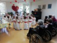/album/a24-5-2019-nasim-folklornym-pasmom-sme-potesili-klientov-z-domova-socialnych-sluzieb-v-pezinku/img-20190524-104331-jpg/