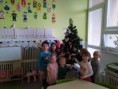 /album/15-12-2021-vianocny-stromcek-zdobenie/img-20211215-080406-jpg/