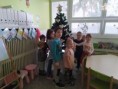 /album/15-12-2021-vianocny-stromcek-zdobenie/img-20211215-080416-jpg/